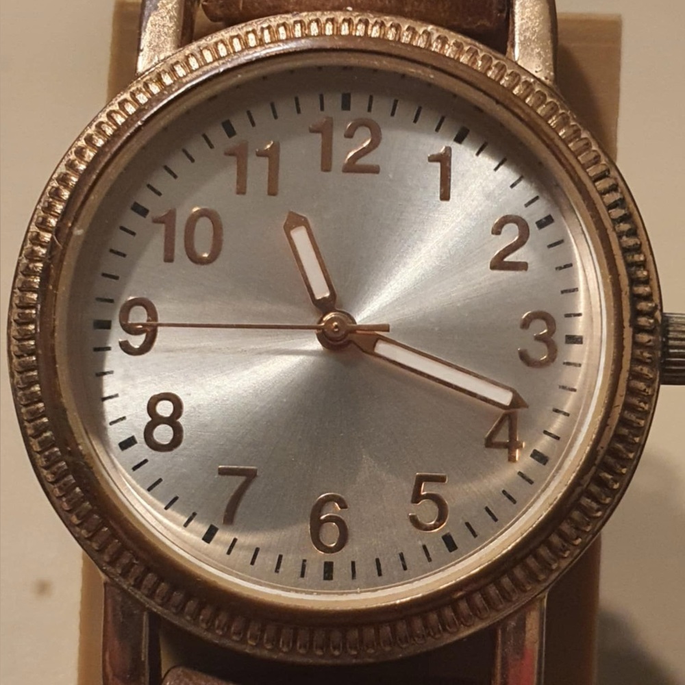 🦋10/$20🦋 FMDOTT019 Goldtone/Silver Leather Women's Watch